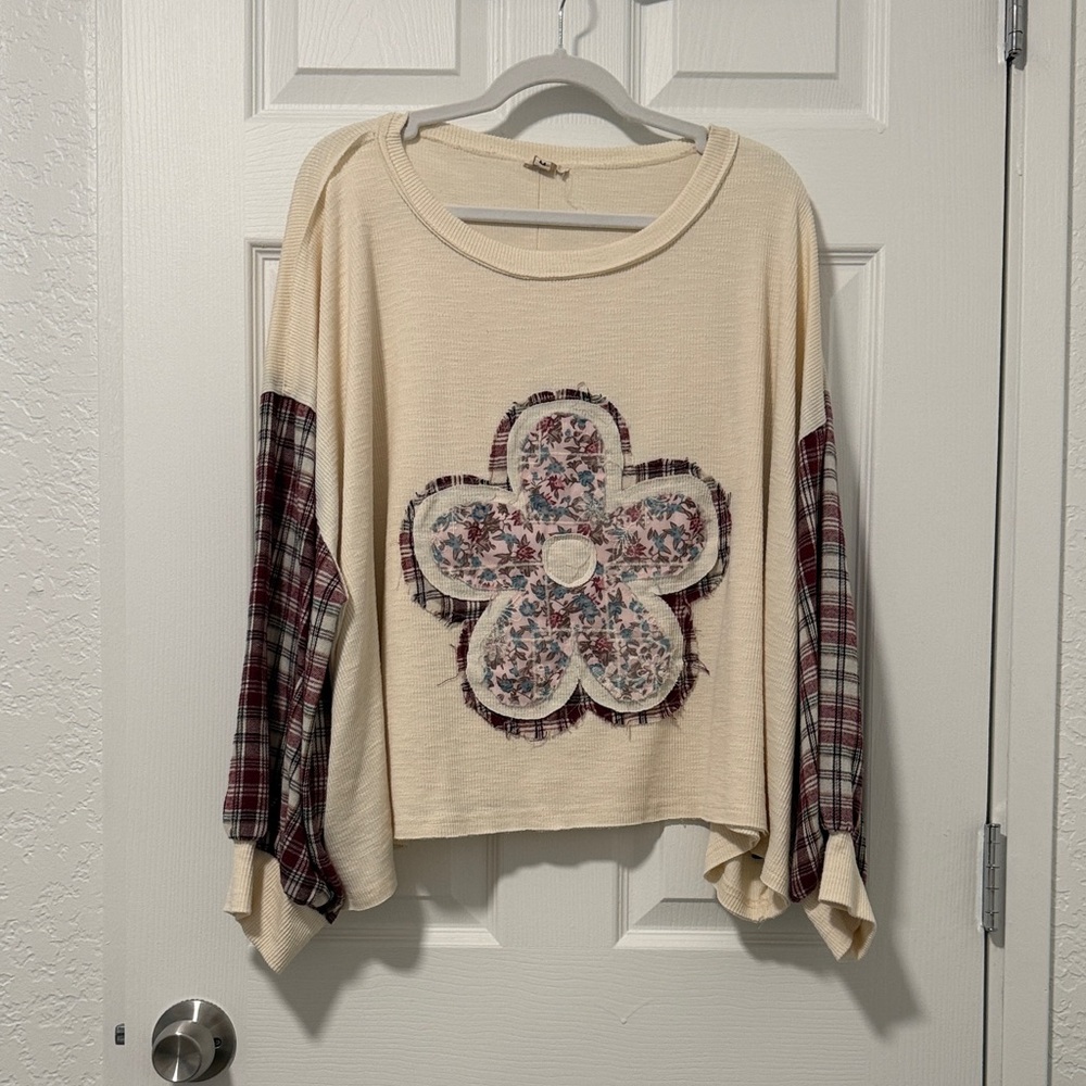 NWOT POL Cream Floral Plaid Crew Nexk
